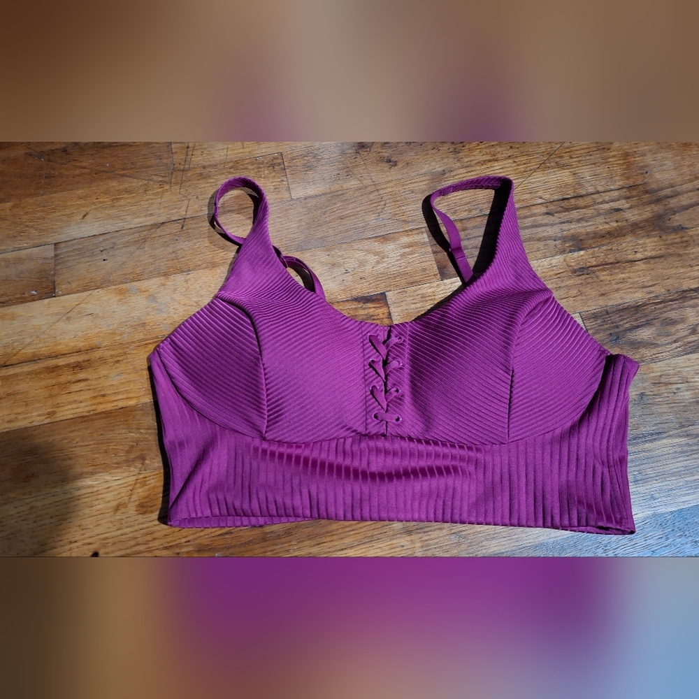 VS Work Out Top - Picture 2 of 6
